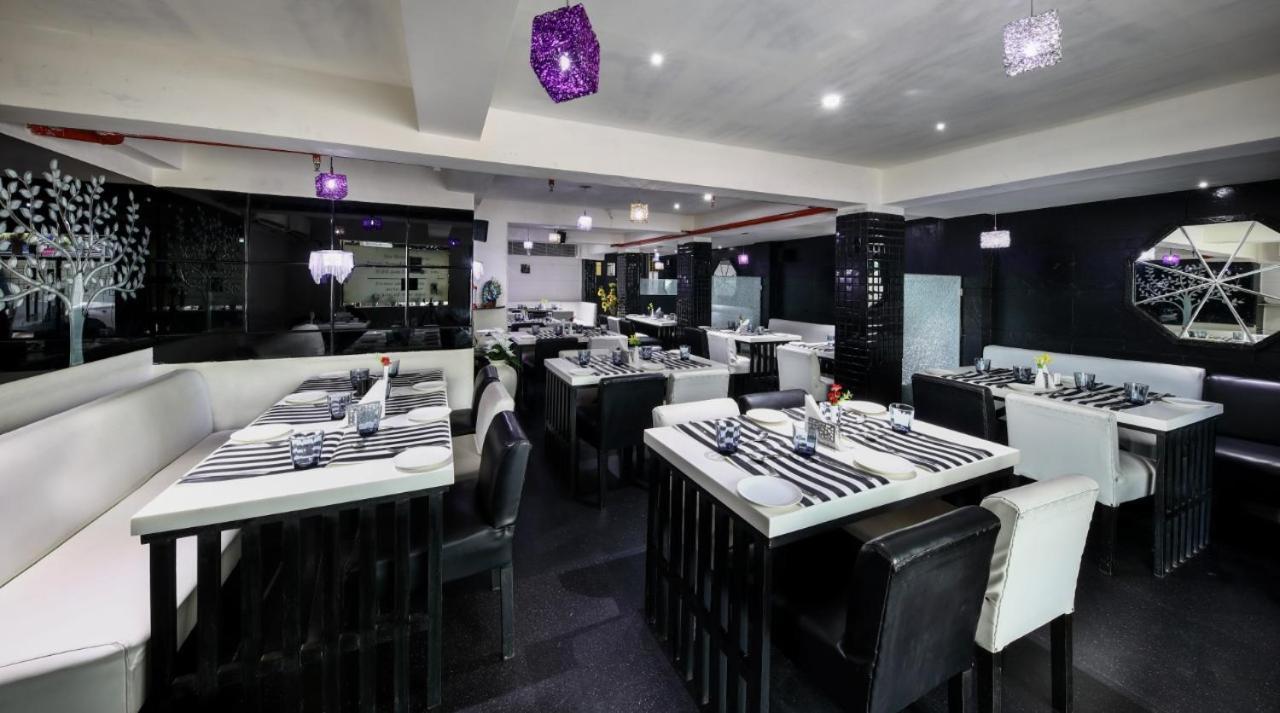 Hotel Narayani Enclave Колката Екстериор снимка
