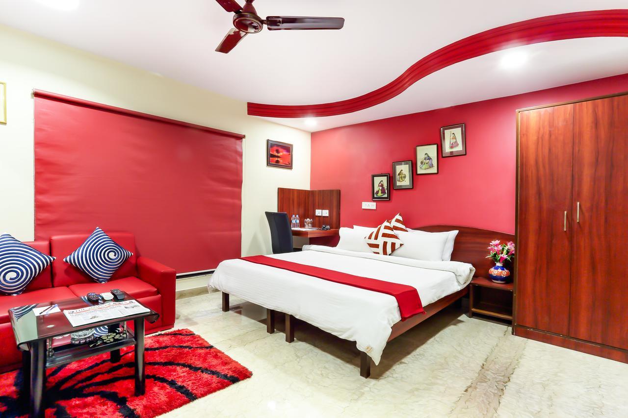 Hotel Narayani Enclave Колката Екстериор снимка