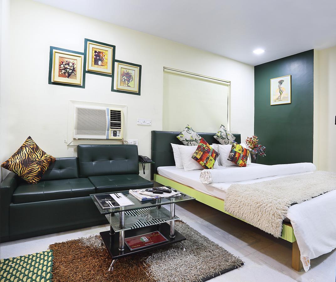 Hotel Narayani Enclave Колката Екстериор снимка