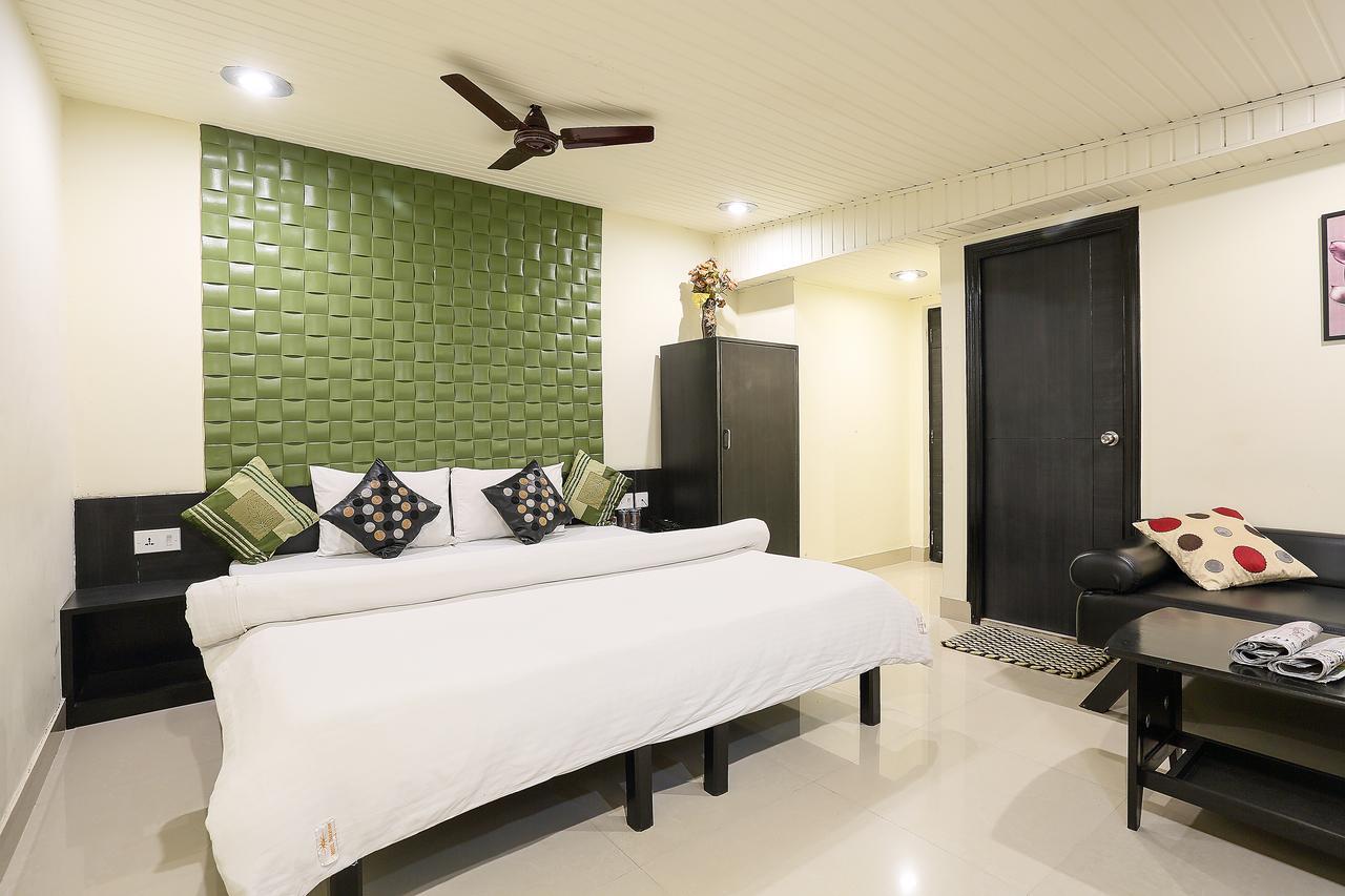 Hotel Narayani Enclave Колката Екстериор снимка
