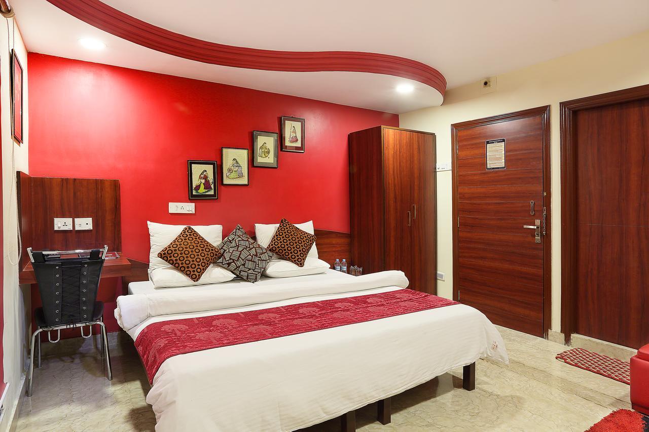 Hotel Narayani Enclave Колката Екстериор снимка