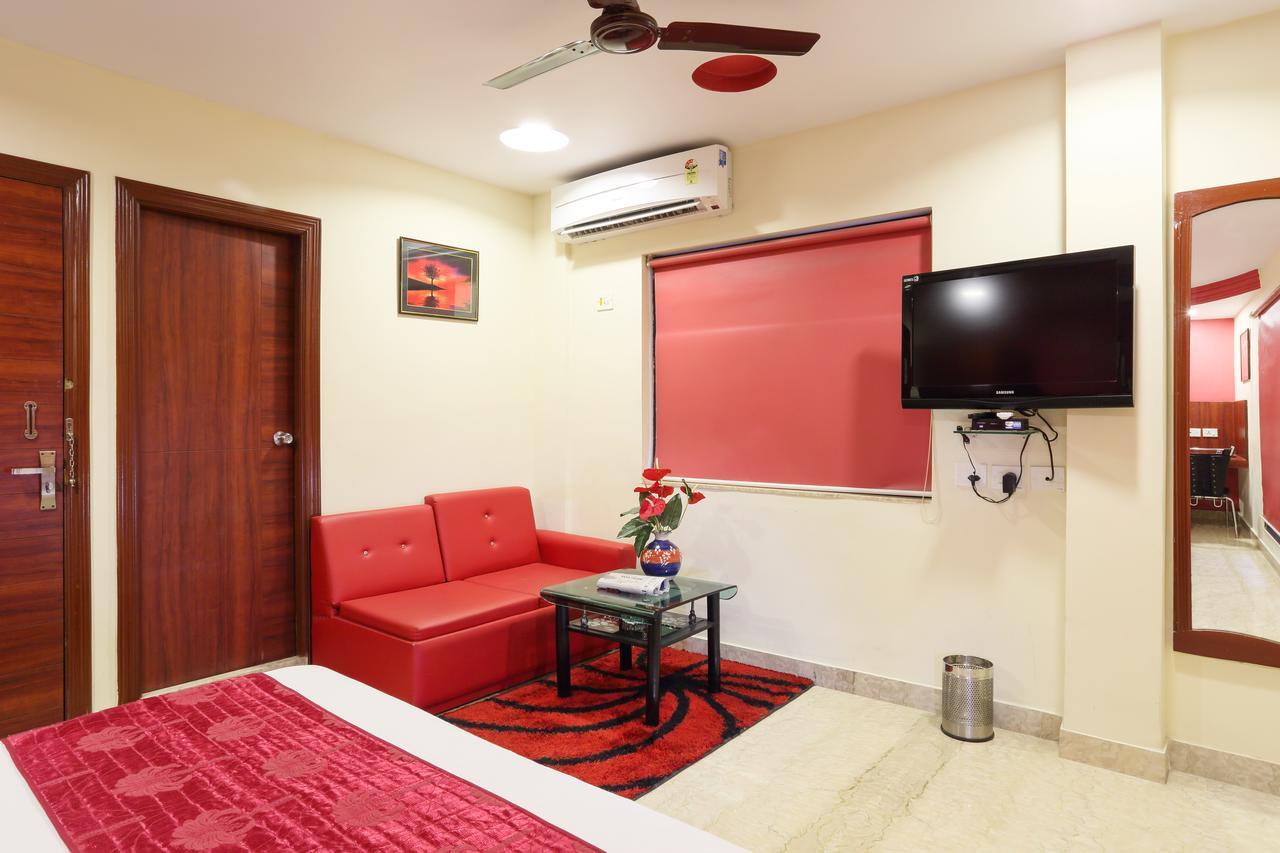 Hotel Narayani Enclave Колката Екстериор снимка