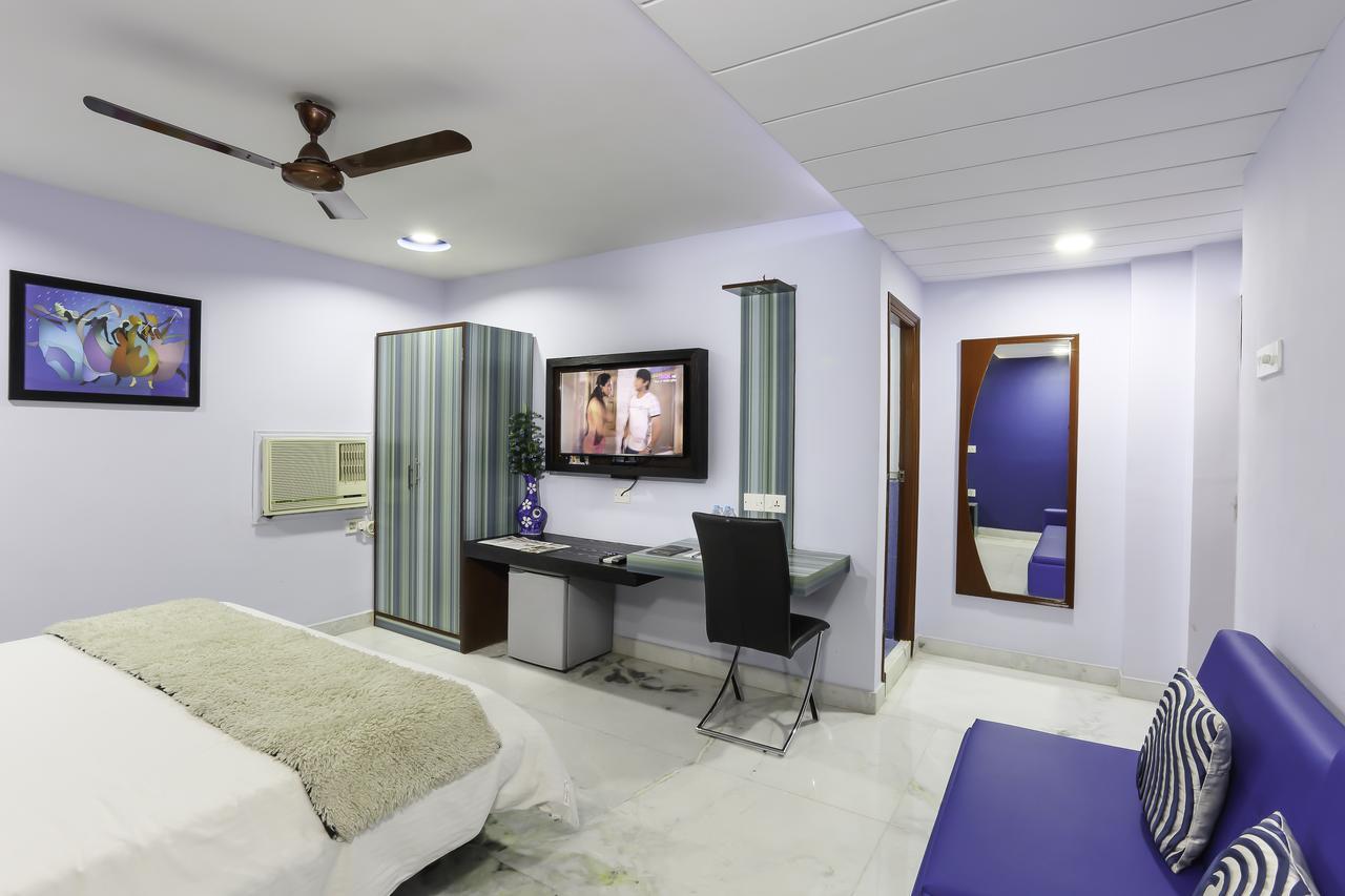 Hotel Narayani Enclave Колката Екстериор снимка