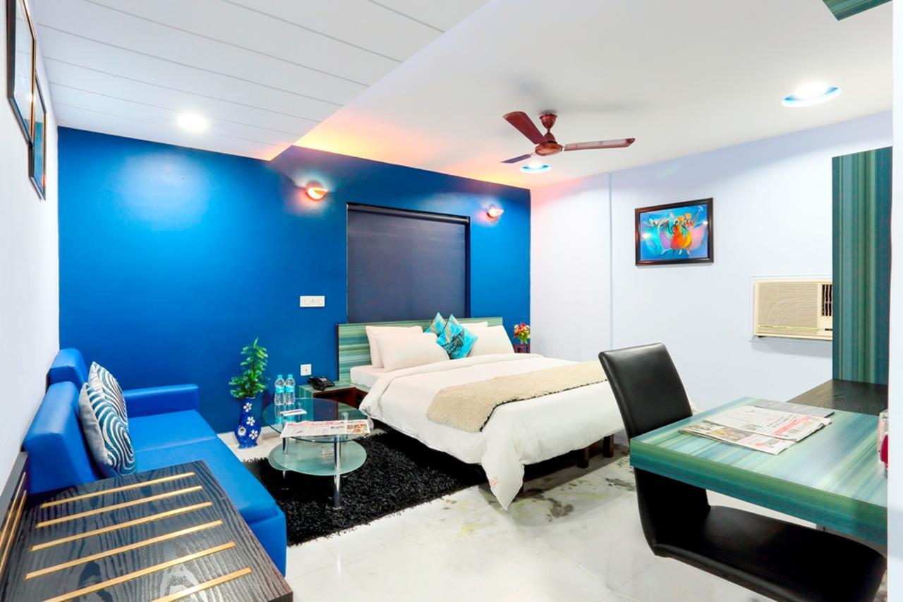 Hotel Narayani Enclave Колката Екстериор снимка