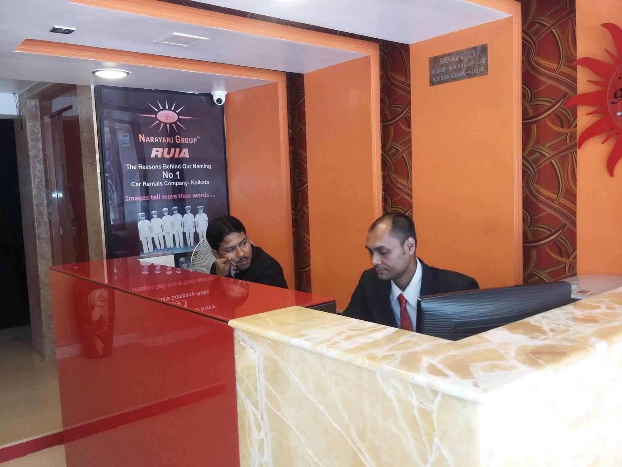 Hotel Narayani Enclave Колката Екстериор снимка