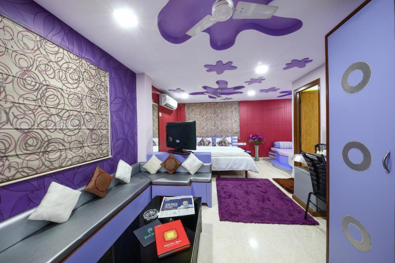Hotel Narayani Enclave Колката Екстериор снимка
