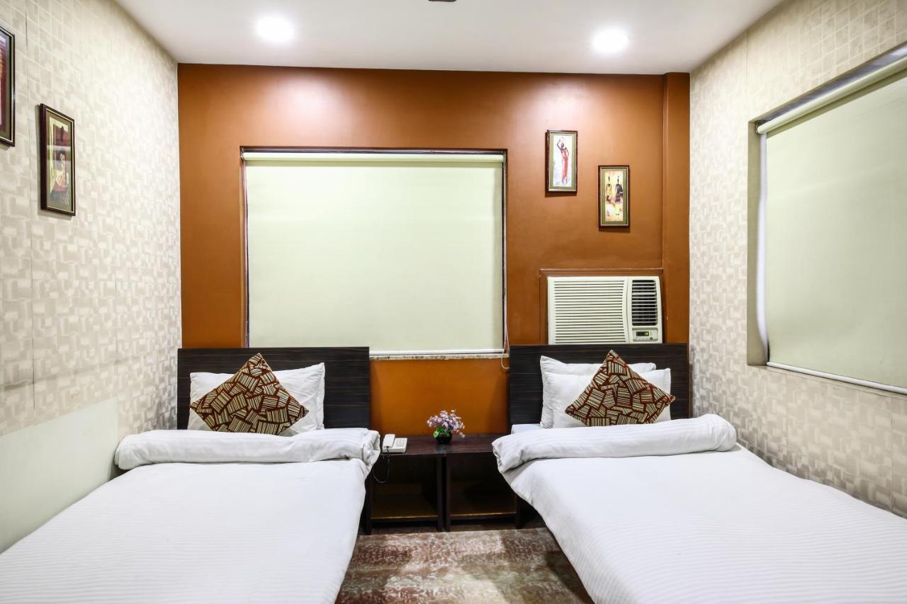 Hotel Narayani Enclave Колката Екстериор снимка