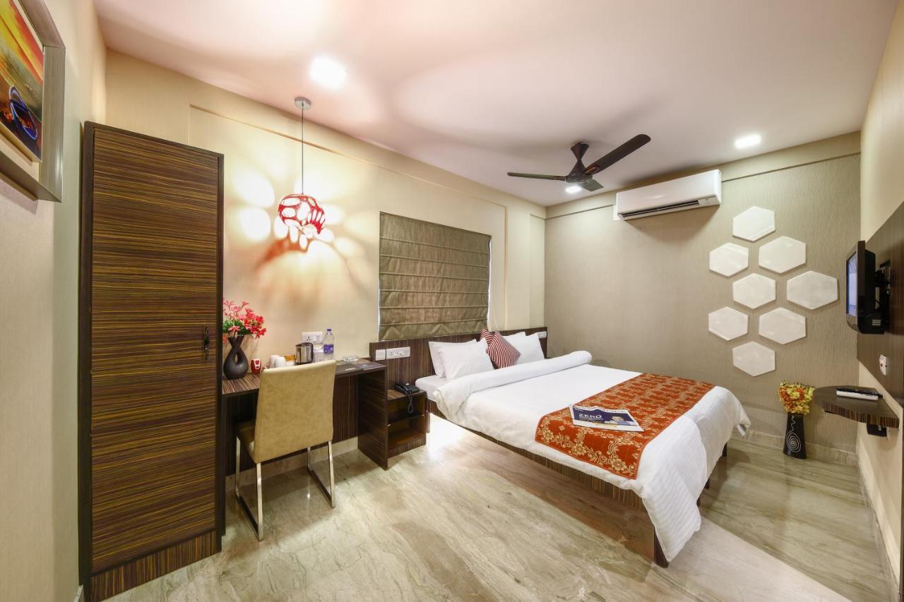 Hotel Narayani Enclave Колката Екстериор снимка