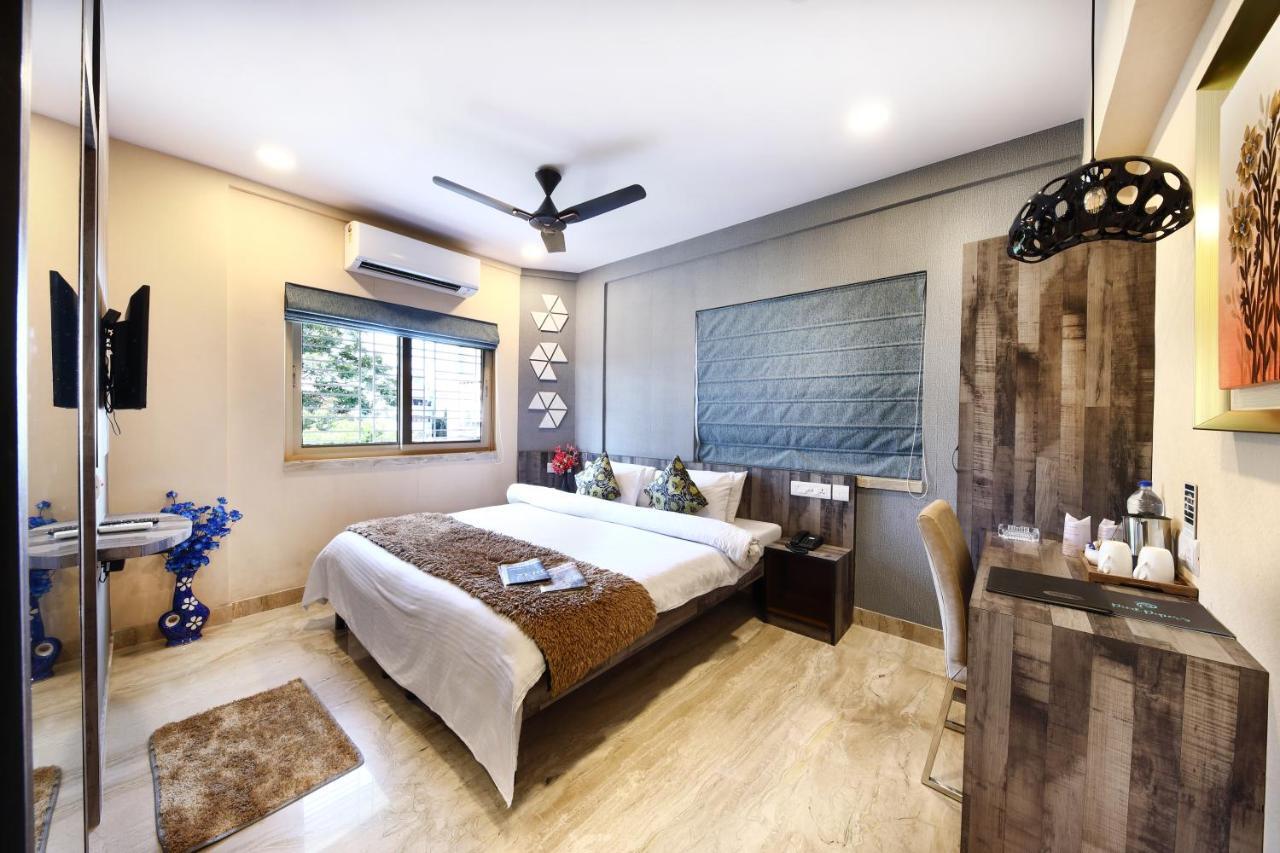Hotel Narayani Enclave Колката Екстериор снимка