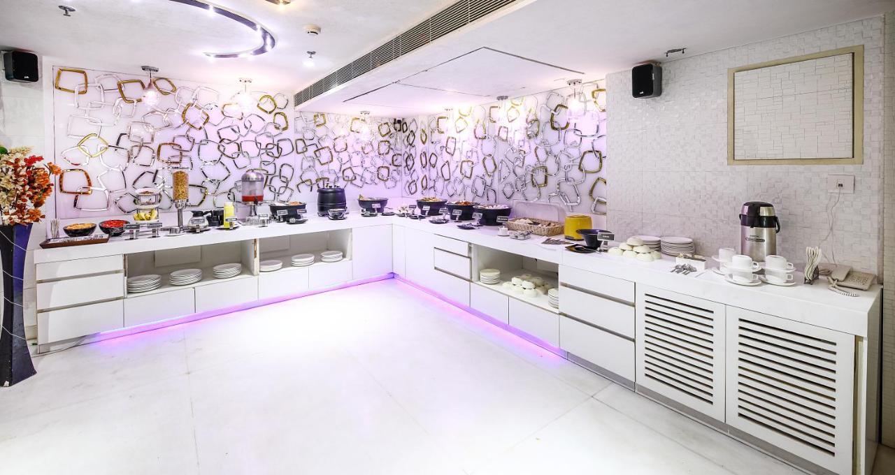 Hotel Narayani Enclave Колката Екстериор снимка