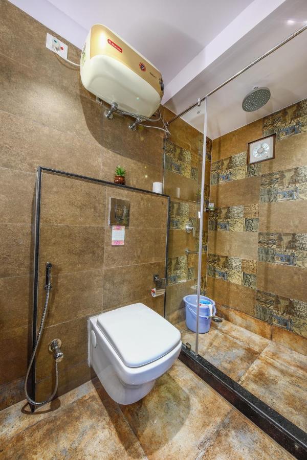 Hotel Narayani Enclave Колката Екстериор снимка