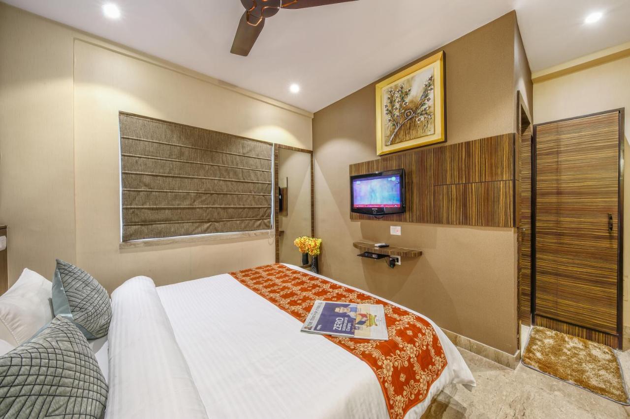 Hotel Narayani Enclave Колката Екстериор снимка